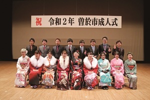 成人式実行委員集合写真の画像