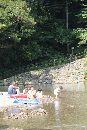 大川原峡で水遊び