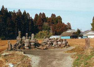 原村小松谷­石塔群