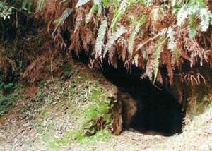 中岳洞穴