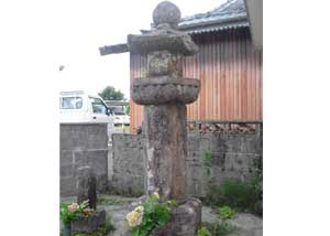 通山の六地蔵塔