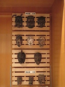 内村堂の山石塔群